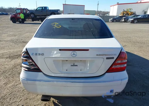 2005 Mercedes-Benz C 230 Kompressor Sport z USA, uszkodzony, nr VIN WDBRF40J95F721975